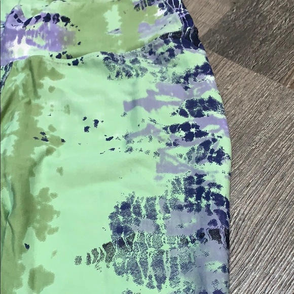 Liquido Crop Legging - Picture 3 of 5